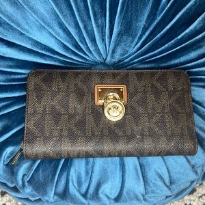 Michael kors wallet